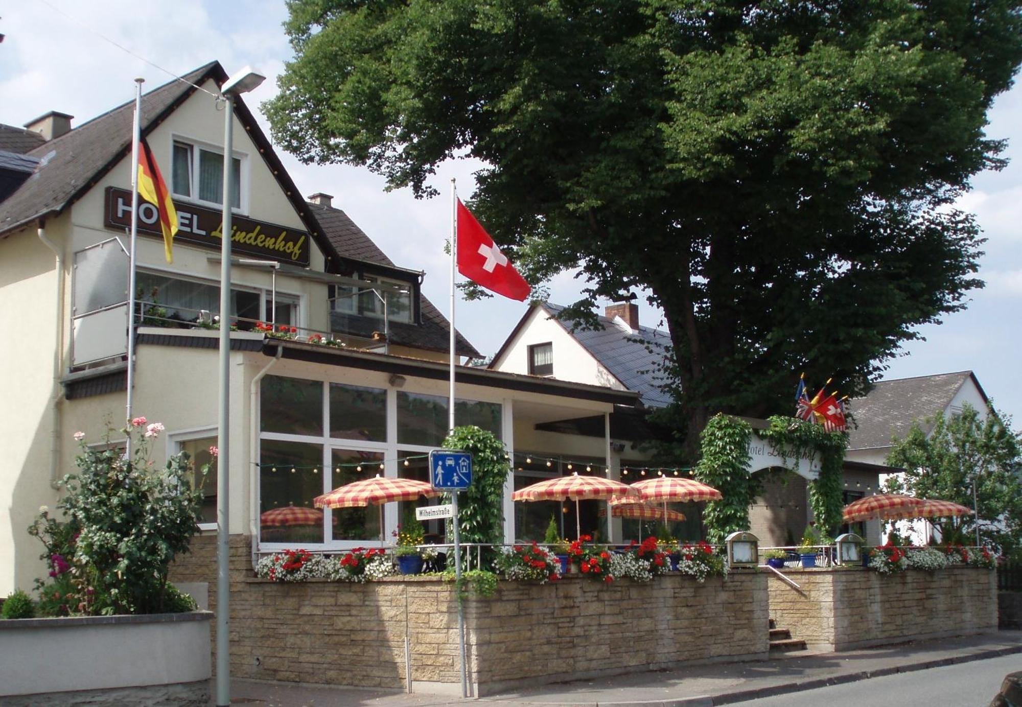 Hotel Lindenhof Osterspai Exterior foto